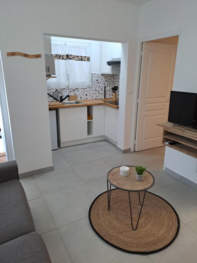 Appartement Cosy, T2 Situe En Centre Ville De Saint-Pierre מראה חיצוני תמונה